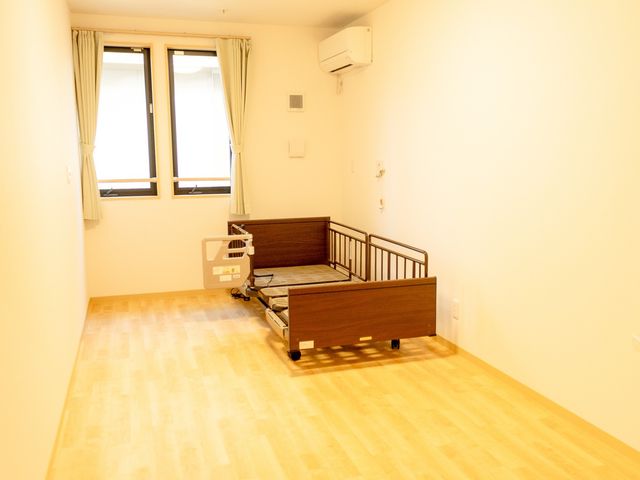 明るい居室 居室 自然光が差し込む明るい居室は、心地よくリラックスできる空間になっています。