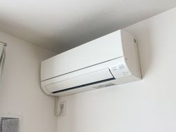 壁に設置された冷暖房