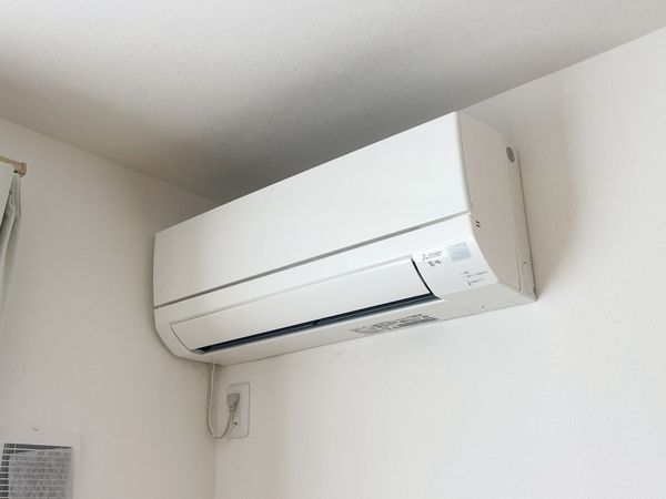 壁に設置された冷暖房
