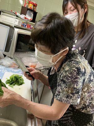 調理の様子を伝える居室