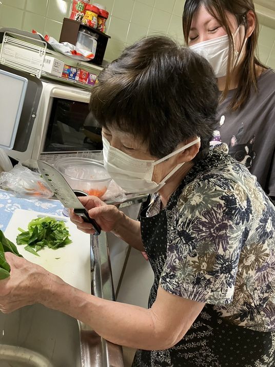 調理の様子を伝える居室