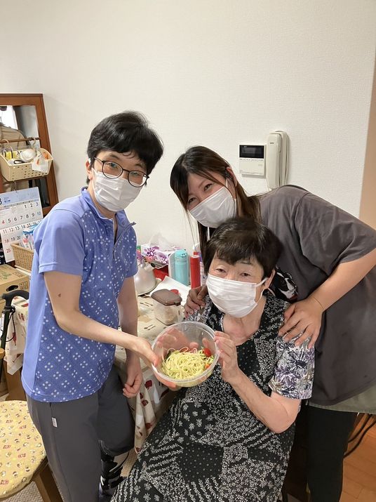 笑顔でお食事の支援