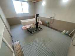 明るい浴室