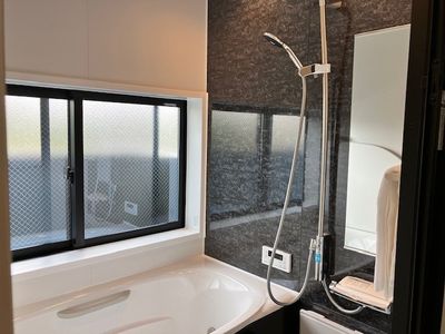 自然光が入る浴室