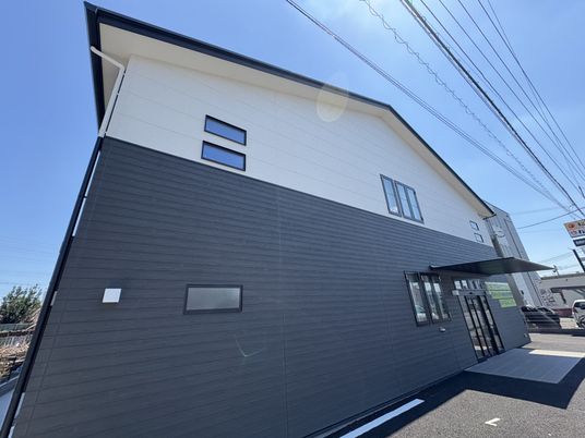 新しい建物の外観