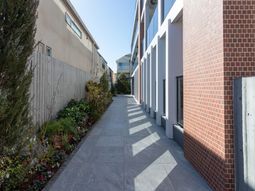 日差しのある廊下