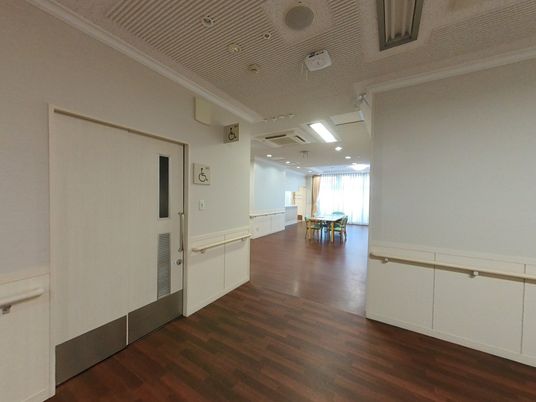 広々とした廊下