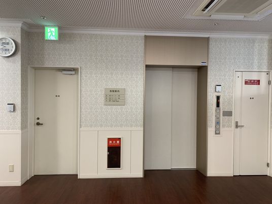 エレベーター付近
