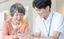 楽しそうに会話する人々
