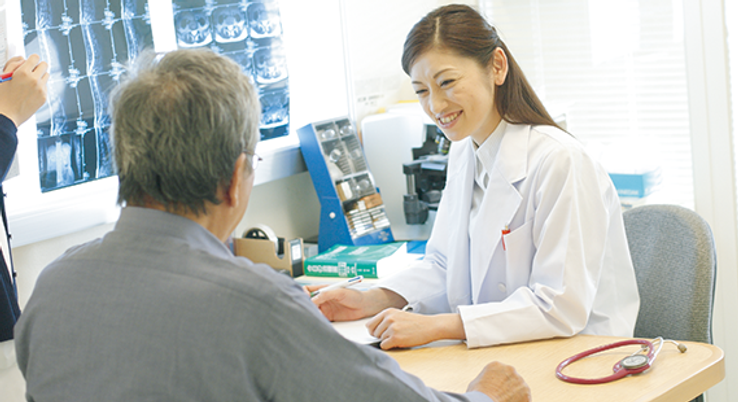 相談する人々の様子