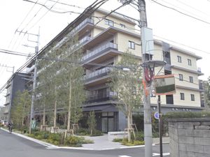 モダンな建物の外観