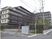広々とした建物外観