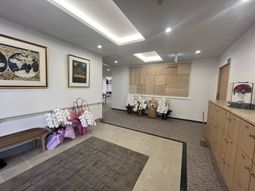 華やかな装飾が施された玄関