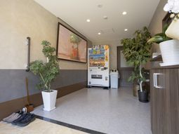 自動販売機のある通路