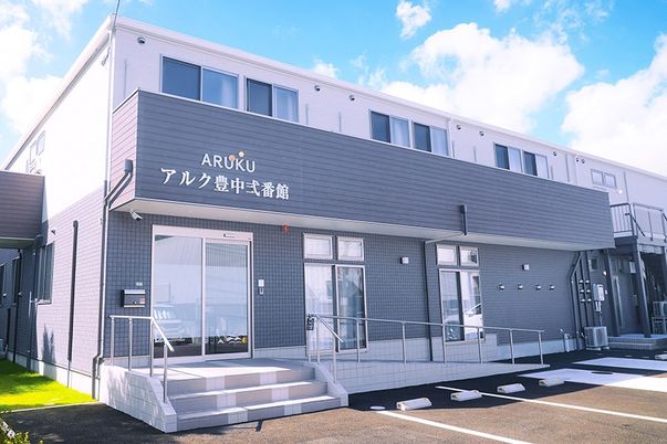 シンプルな建物の外観