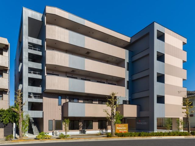 住宅の外観 外観 こちらの施設は、近代的なデザインが特徴です。周囲の住宅環境との調和も取れています。