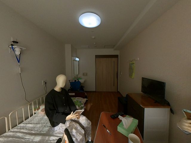 ベッドと椅子がある居室 居室 明るい空間で落ち着いた時間を過ごせます。居室内には家具が整っており、快適に働けます。