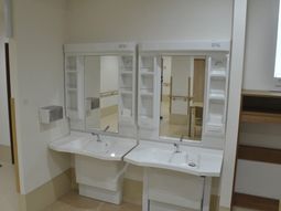 広い洗面台の部屋