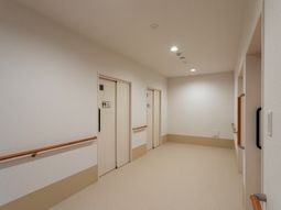手すり付きの廊下
