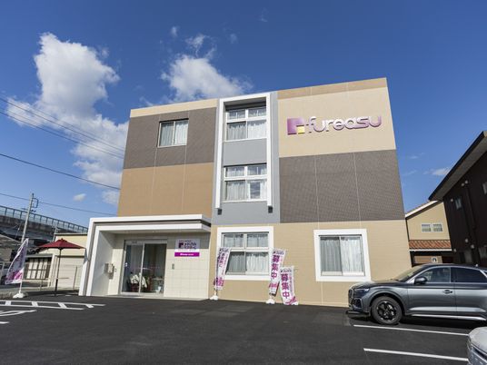 モダンな建物の外観