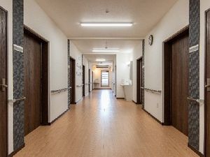 明るい廊下の共有通路  