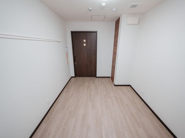 シンプルな居室 居室 プライベート空間を大切にした、シンプルで落ち着く居室です。リラックスできる環境が整っています。