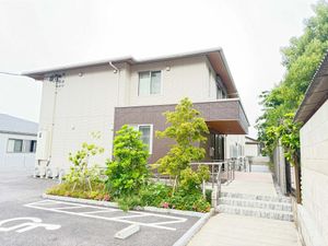 青空に映える建物外観