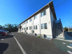 白い外壁の建物