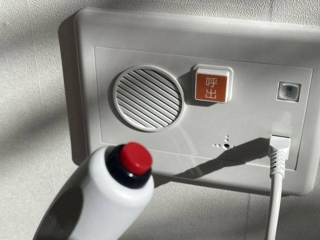 緊急コールシステム 機能訓練室 緊急時にはボタン一つでスタッフに連絡が取れる安心のシステムです。