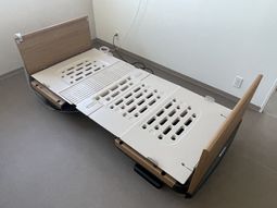 清潔な居室のベッド
