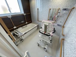 設備の整った浴室