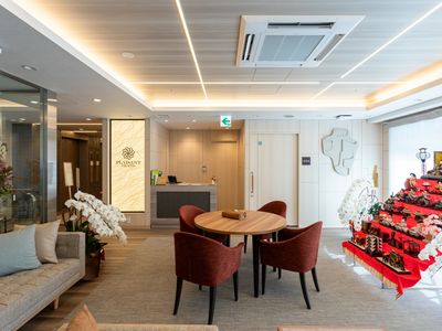 落ち着いた雰囲気のフロント