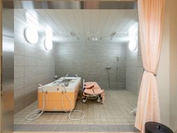 広々とした浴室