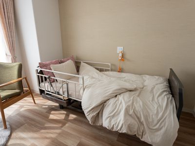 明るい個室の居室