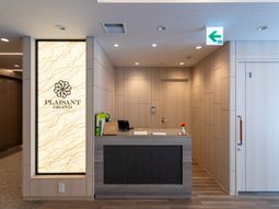 フロントの受付カウンター