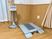体重測定器のある部屋