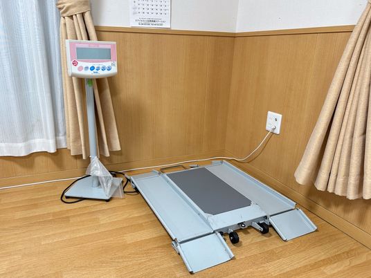 体重測定器のある部屋