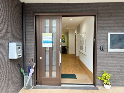 明るい玄関の出入口