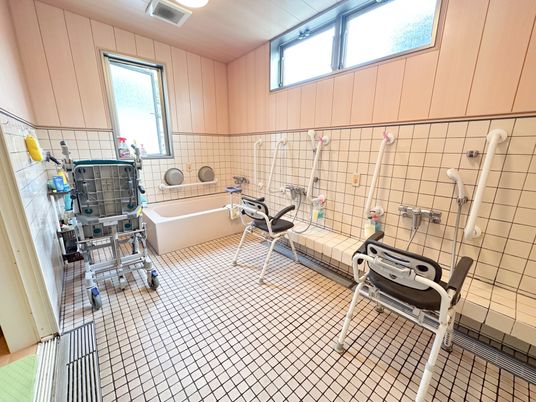 利用者の安全な入浴室