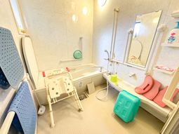 介助設備が充実した浴室