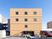 三階建ての建物外観