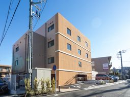 モダンな外観の建物