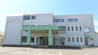 広々とした外観の建物