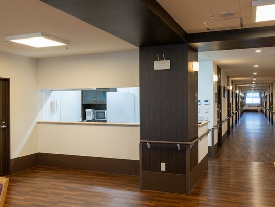 長い廊下の運び