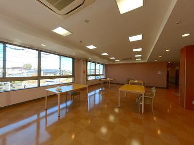 自然光が入る共有スペース