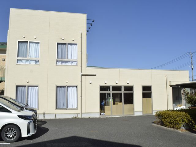 明るい外観 外観 シンプルで清潔感のある施設の外観は、快適な雰囲気を感じさせます。