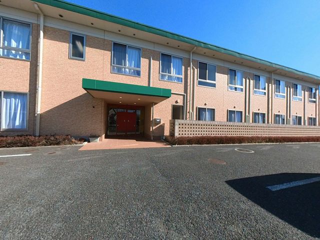 快適な外観 外観 日差しが差し込む明るいエントランスが印象的です。温かみのあるデザインが魅力です。