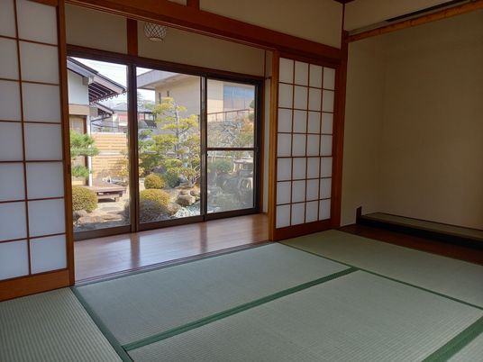 和室からの庭の眺め