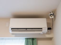 エアコンが設置された壁