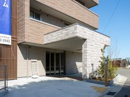 広々とした外観